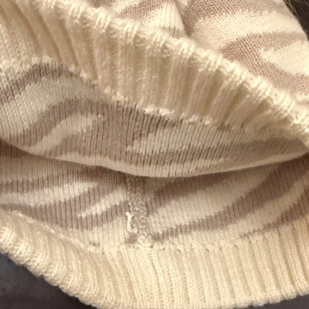 NWT GAP Cream and Tan Fur Pom-Pom Zebra Print  Beanie and Mittens! Size 2T/3T